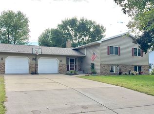 809 S Hubbard Ave, Litchfield, MN 55355