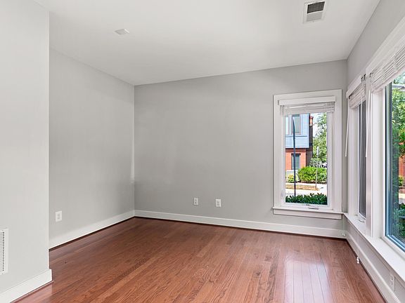 4th image of 3001 District Ave