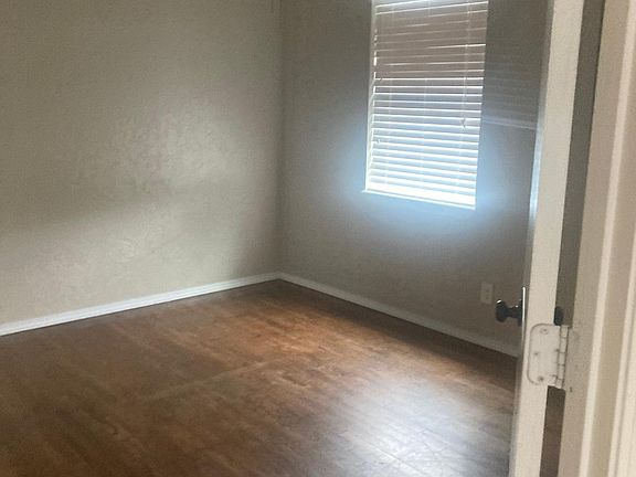 4th image of 3718 Decker Dr