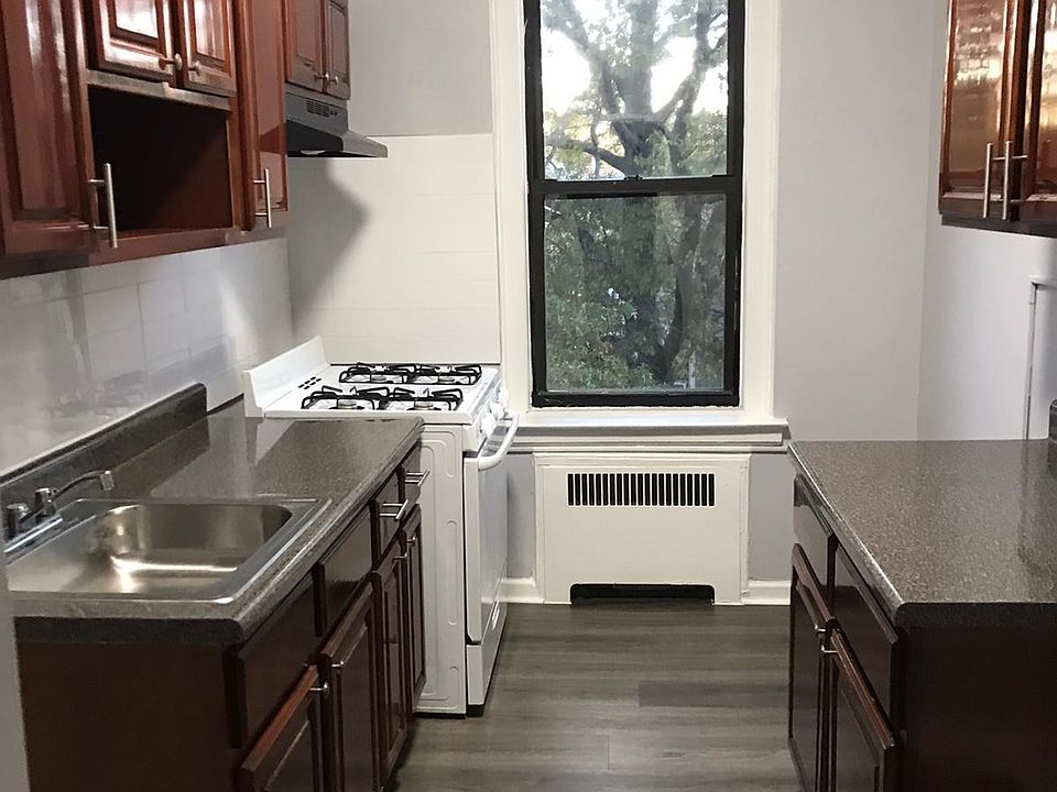 1st image of 70 Chestnut St APT 3