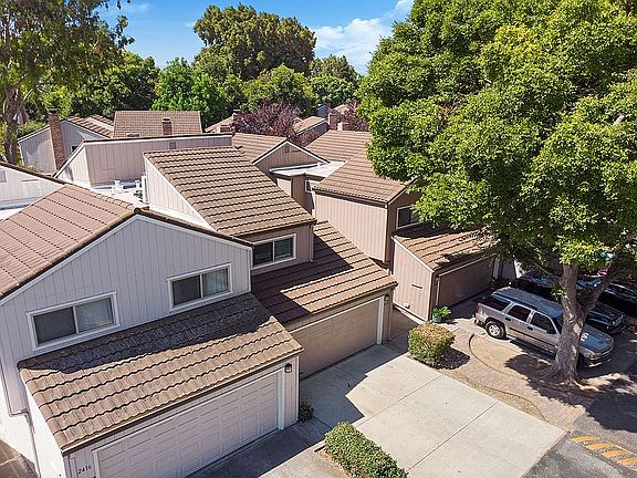 3rd image of 2420 S Park Ln