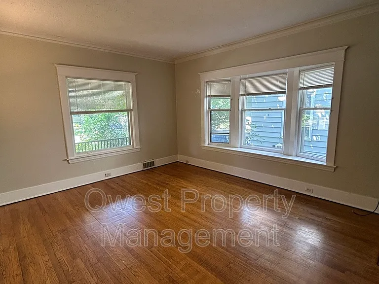 1335 Logan St SE — Photo 2