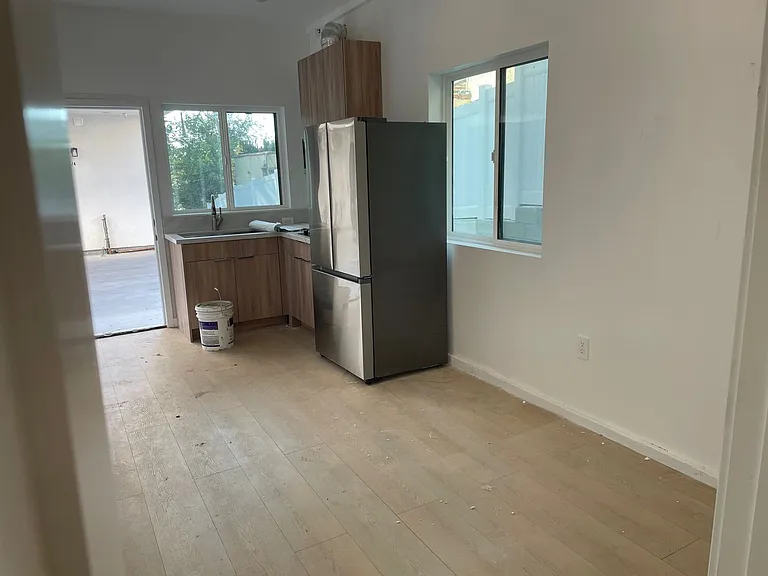 1376 Edgecliffe Dr — Photo 21