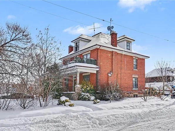 1316 King St E, Hamilton, ON L8M 1H3