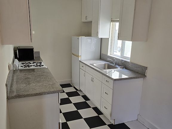 4th image of 642 S Cochran Ave APT 102