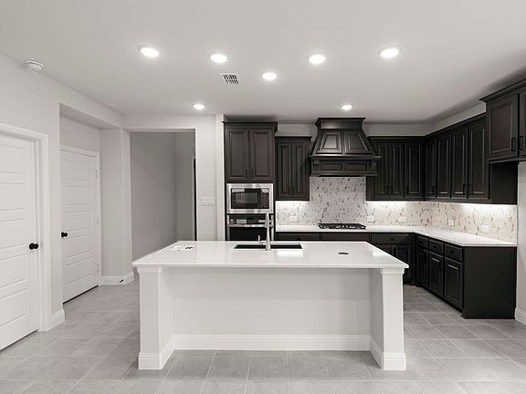 04_5612 Chevalier, Celina