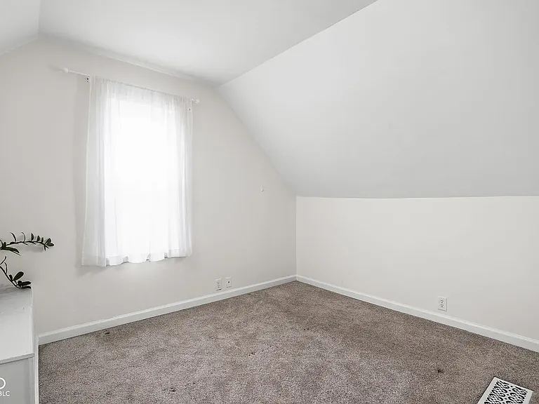810 Grove St — Photo 7