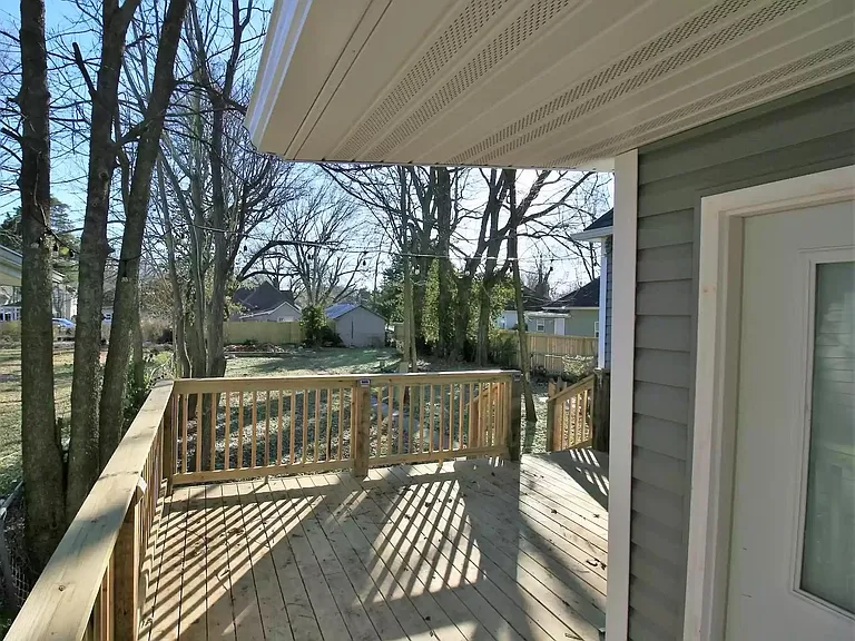 928 W Elm St — Photo 14