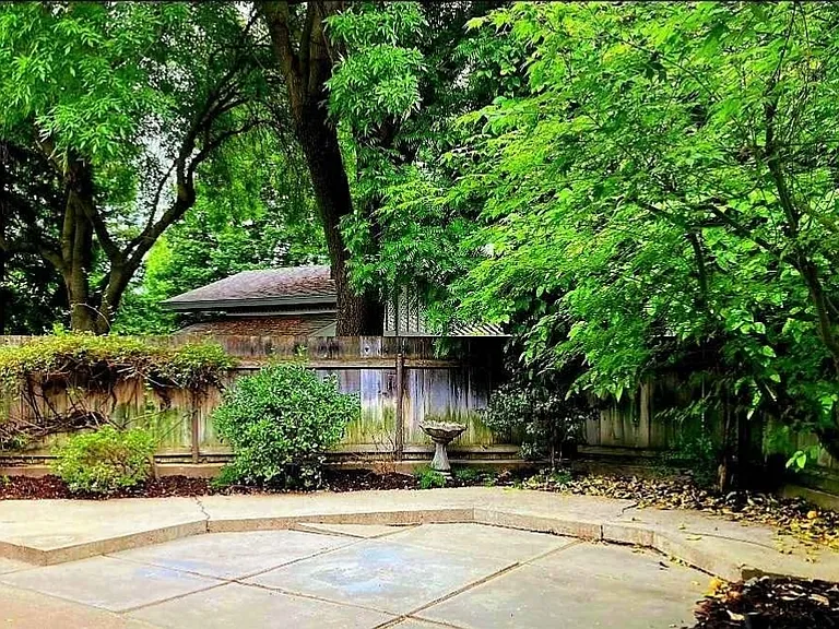 M St — Photo 4