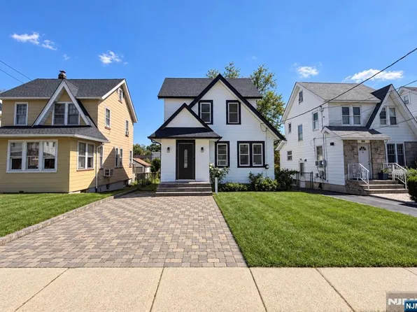 693 Chestnut Avenue, Teaneck, NJ 07666
