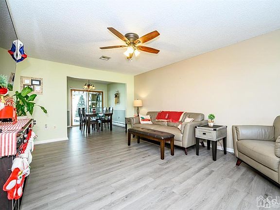 4th image of 203 Rossmoor Dr #A