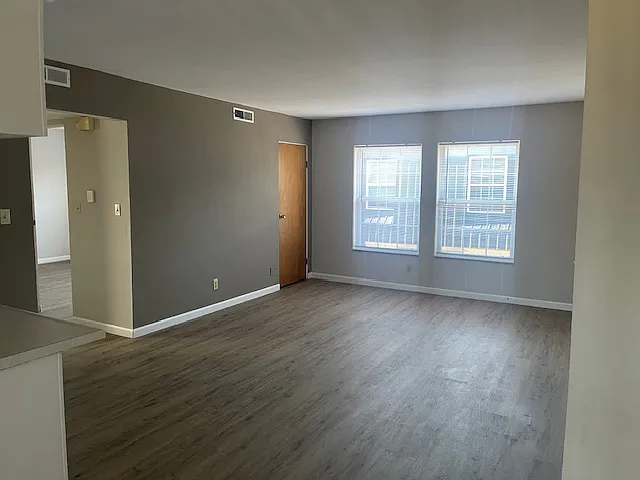 Sangamon Apartments — Photo 2