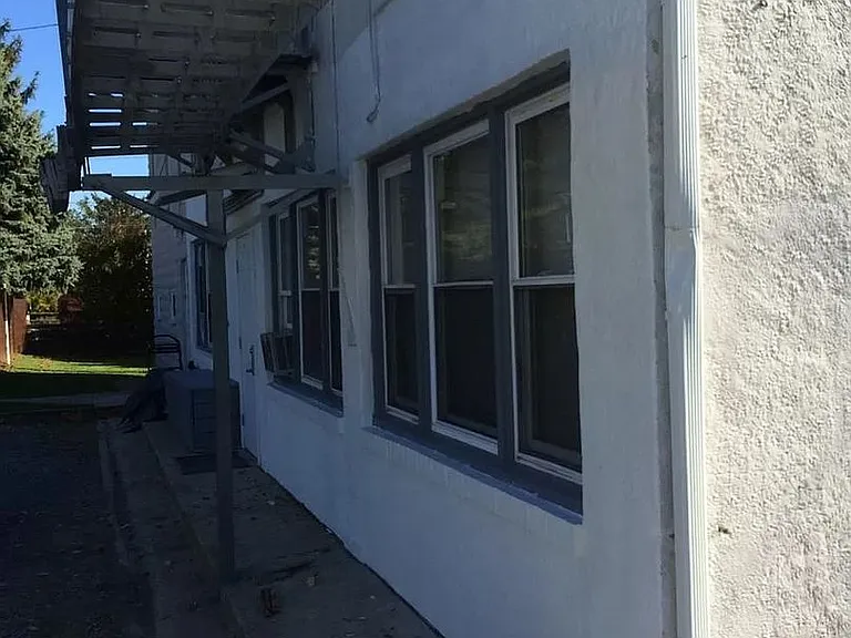 420-422 Douglass St — Photo 10