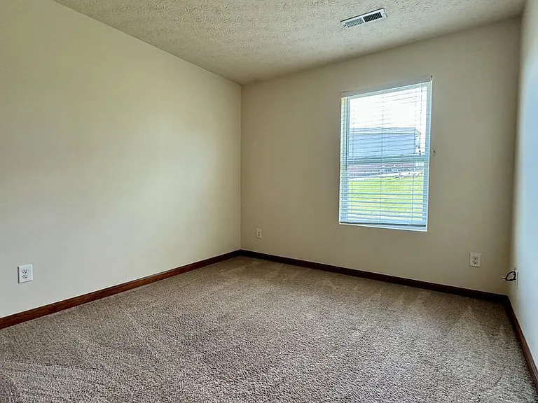 Eagle View Luxury Apartments — Photo 168