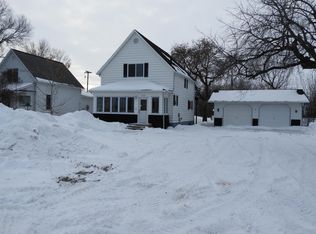 215 2nd St SW, Lakota, ND 58344