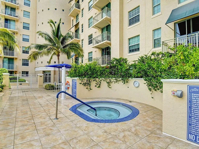 610 Clematis St #808 — Photo 8