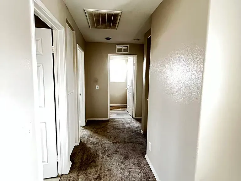 351 Jessica Ln — Photo 10