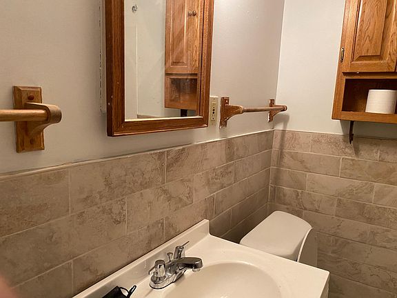 3rd image of 21 Erskine Ave
