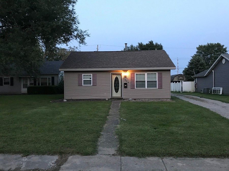1st image of 1304 S Lawn Dr