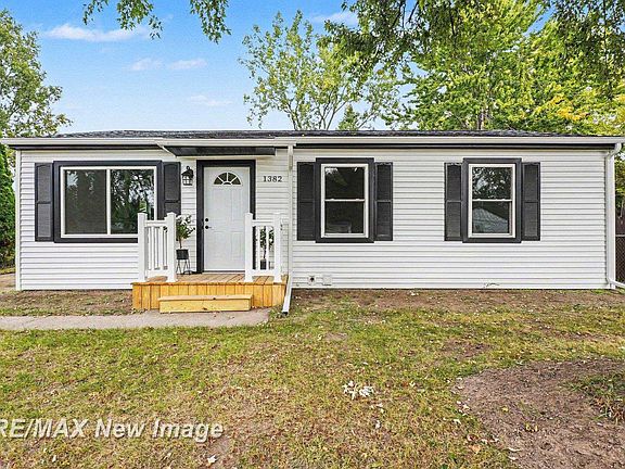 2nd image of 1382 Flanders Dr