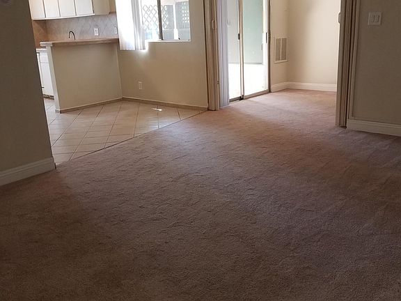 3rd image of 6121 Woodman Ave APT 118