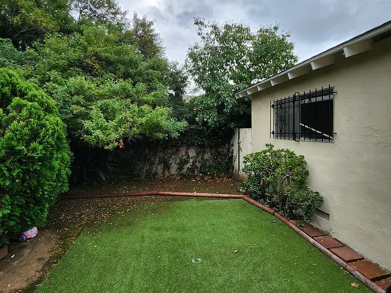 2609 Elyssee St — Photo 12