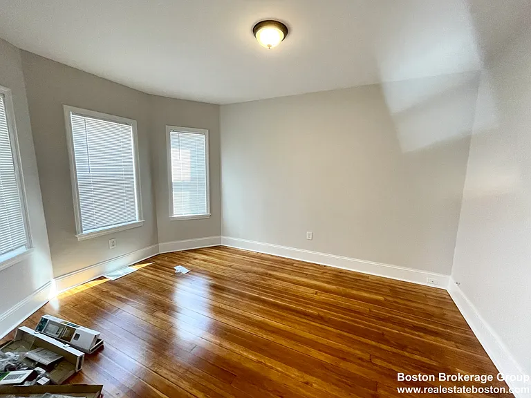 26 Taft St #1 — Photo 5