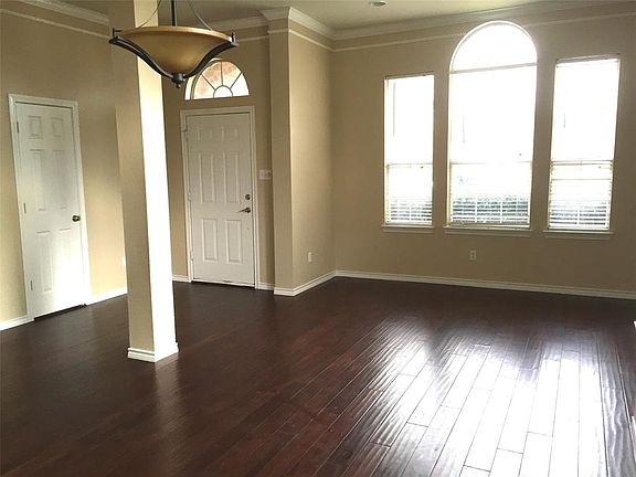 2nd image of 1605 Shady Oaks Ln