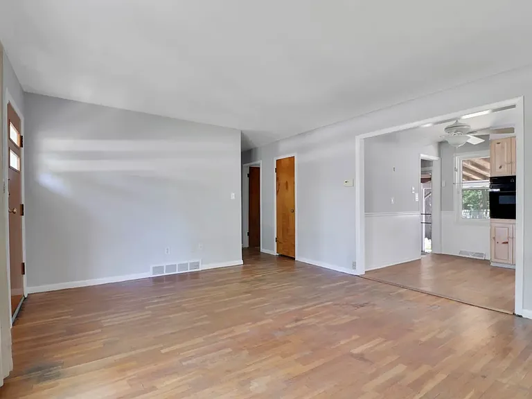725 Dale St — Photo 7