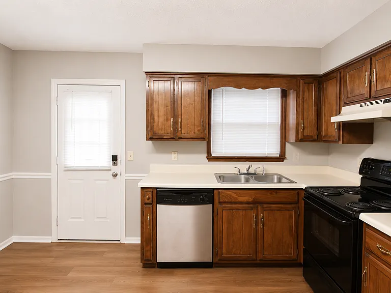 1000 Brown Ave — Photo 11