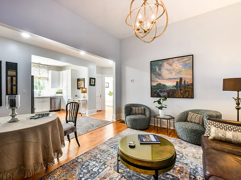 Large Family Room w Dining Area