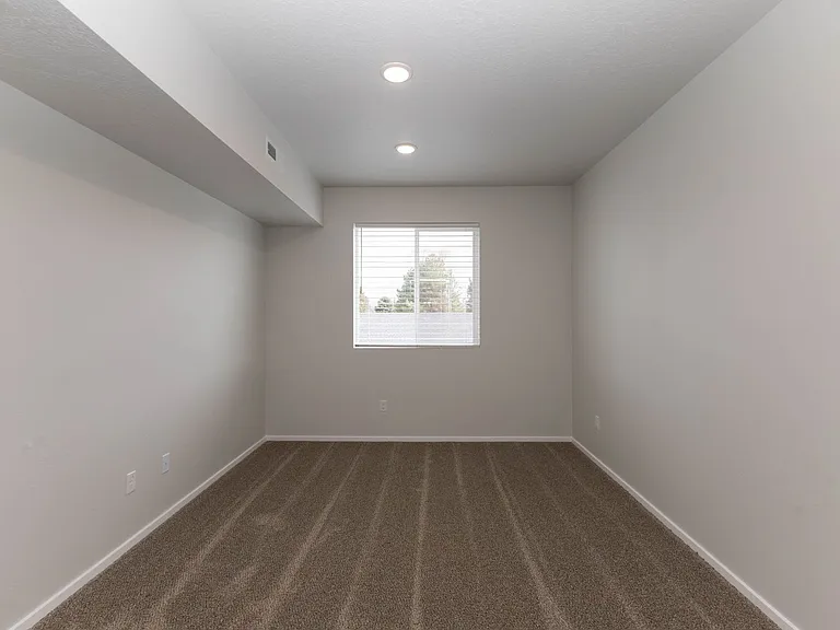 550 N Haskett St — Photo 9