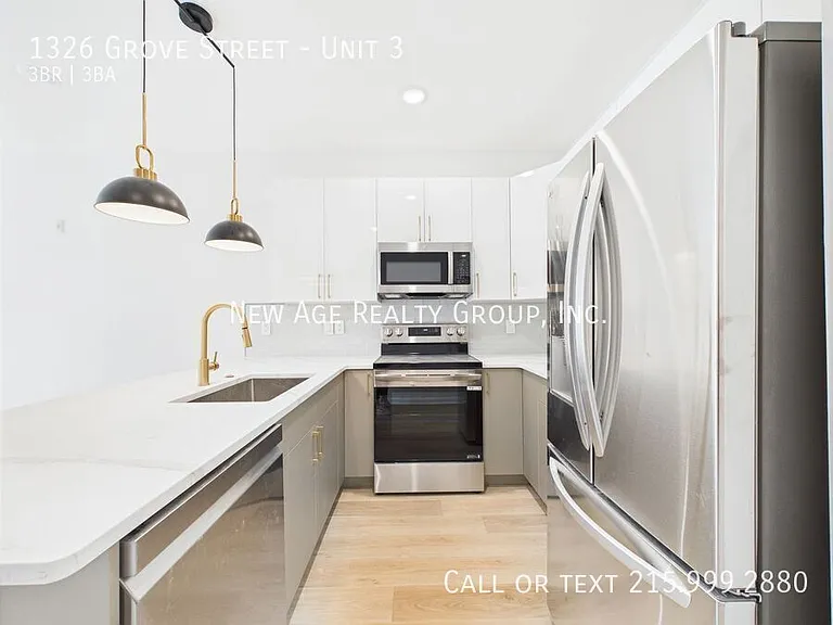 1326 Grove St #3 — Photo 3
