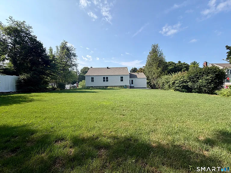 110 Collett St — Photo 17