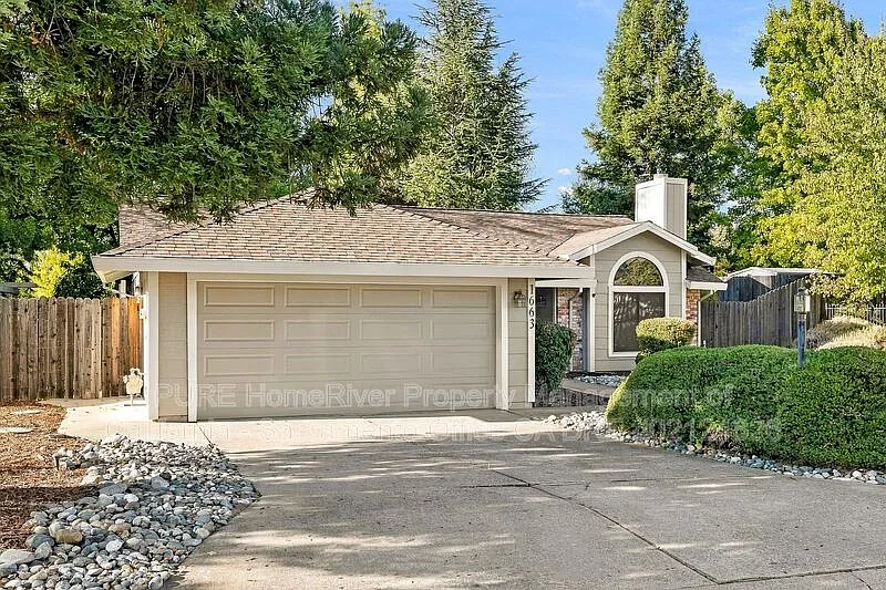 3 bed, 2.0 bath, 1370 sqft, $3,095 — Photo 2