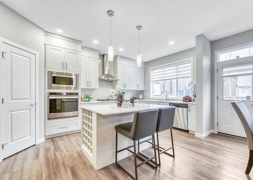 1st image of 63 E Walgrove Way SE