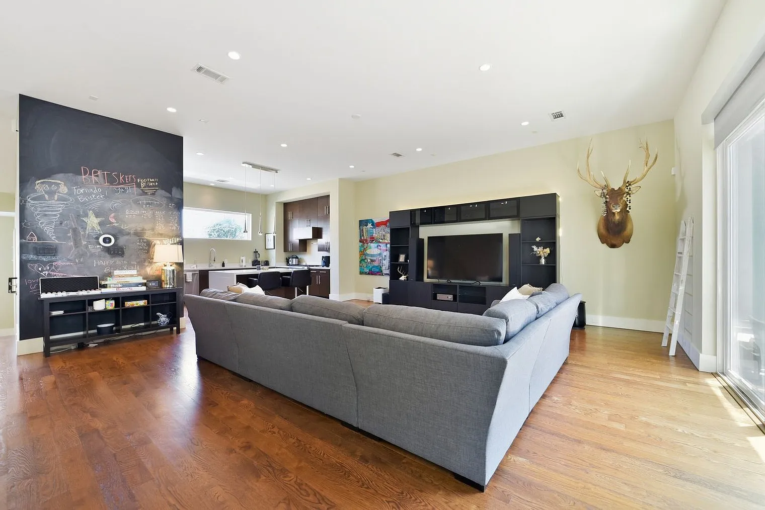 2 bed, 2.5 bath, 2594 sqft, $4,299 — Photo 4