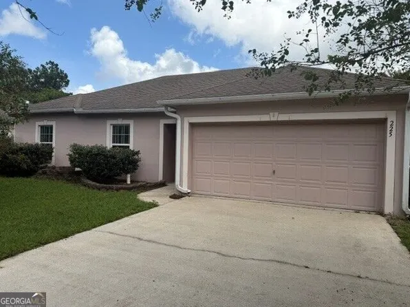 225 Pine Bluff Dr, Kingsland, GA 31548