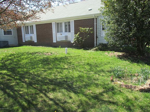 3rd image of 162 Hudson Parkway #C