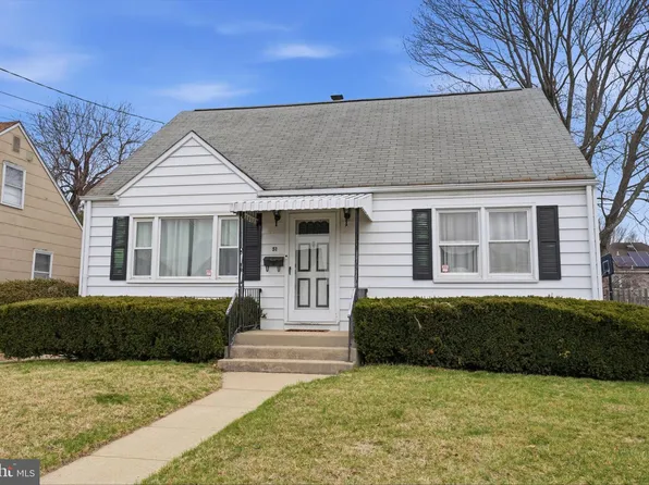 51 Unwin Dr, Hamilton, NJ 08610