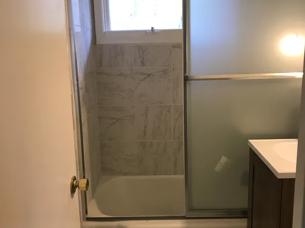 2187 Dellwood St, Roseville, MN 55113