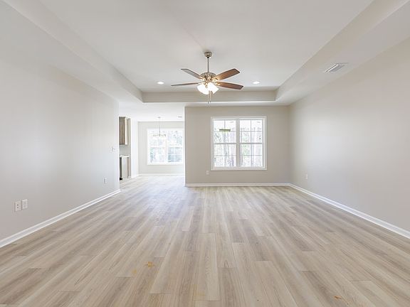 3rd image of 471 Jamar Trl