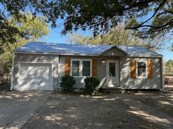 1210 Ward Ave, Parsons, KS 67357