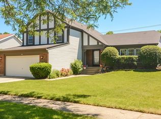 583 Cobblestone Ln, Buffalo Grove, IL 60089