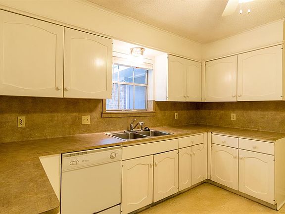 2nd image of 1505 Medina Dr