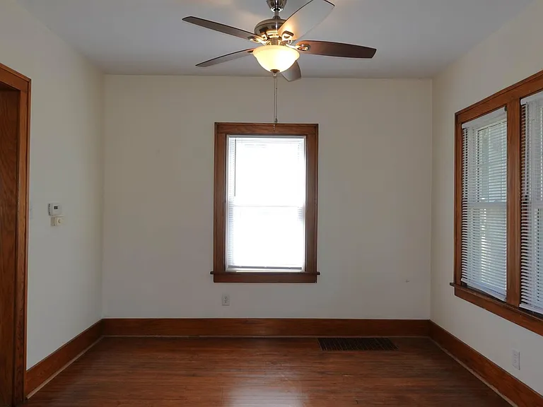 914 E Losey St — Photo 23