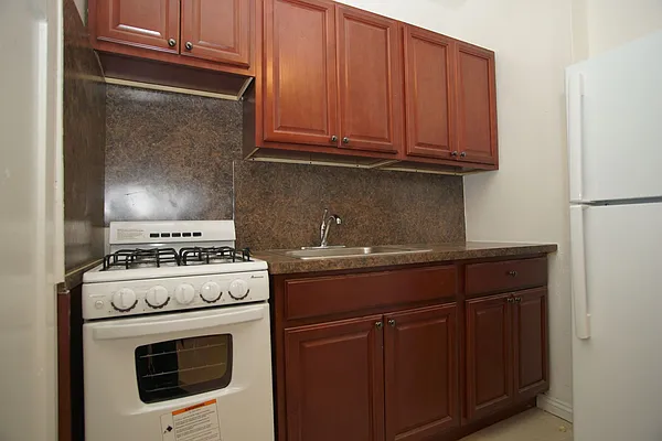 Rented by Norman Raindel, LREB | media 41