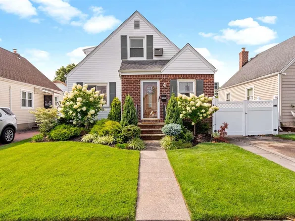 163-46 20th Avenue, Whitestone, NY 11357