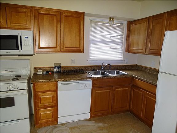5th image of 426 Marilu St