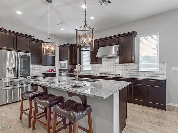 2nd image of 931 E HOLLAND PARK Drive